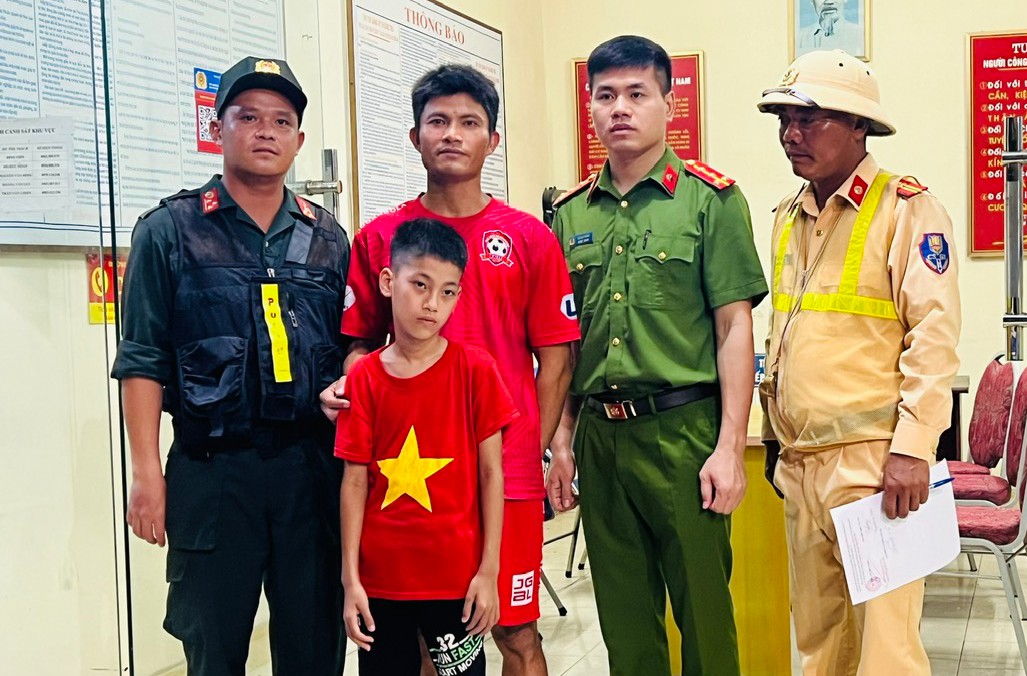 Công an phường Hòa Nghĩa (quận Dương Kinh): Kịp thời giúp đỡ cháu bé 10 tuổi đi lạc trên cao tốc Hà Nội - Hải Phòng